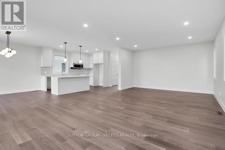 17 - 7966 Fallon Drive, Lucan Biddulph, Ontario  N0M 1V0 - Photo 7 - X12110526