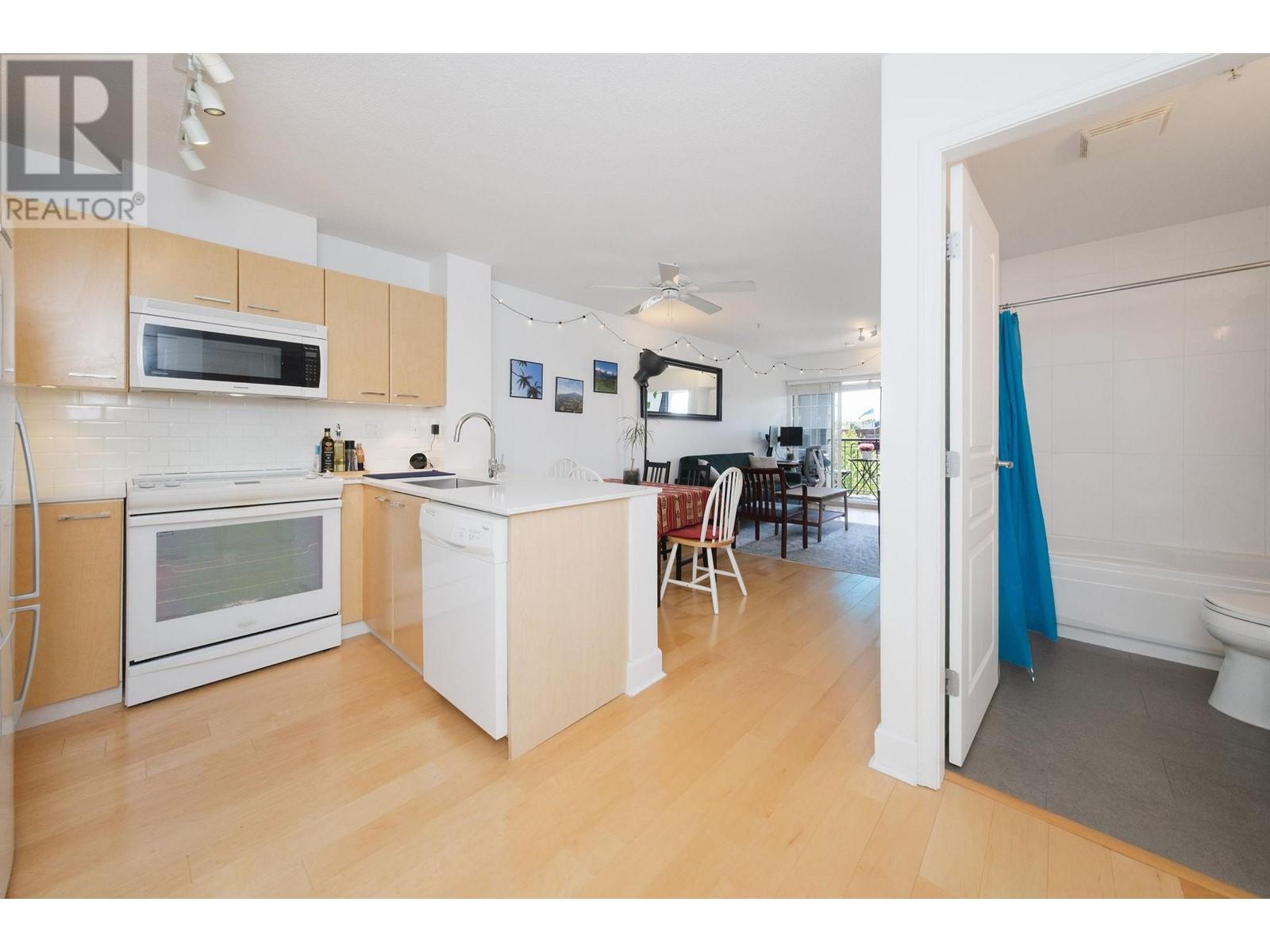 406 1989 Dunbar Street, Vancouver, British Columbia  V6R 4R5 - Photo 4 - R2995602