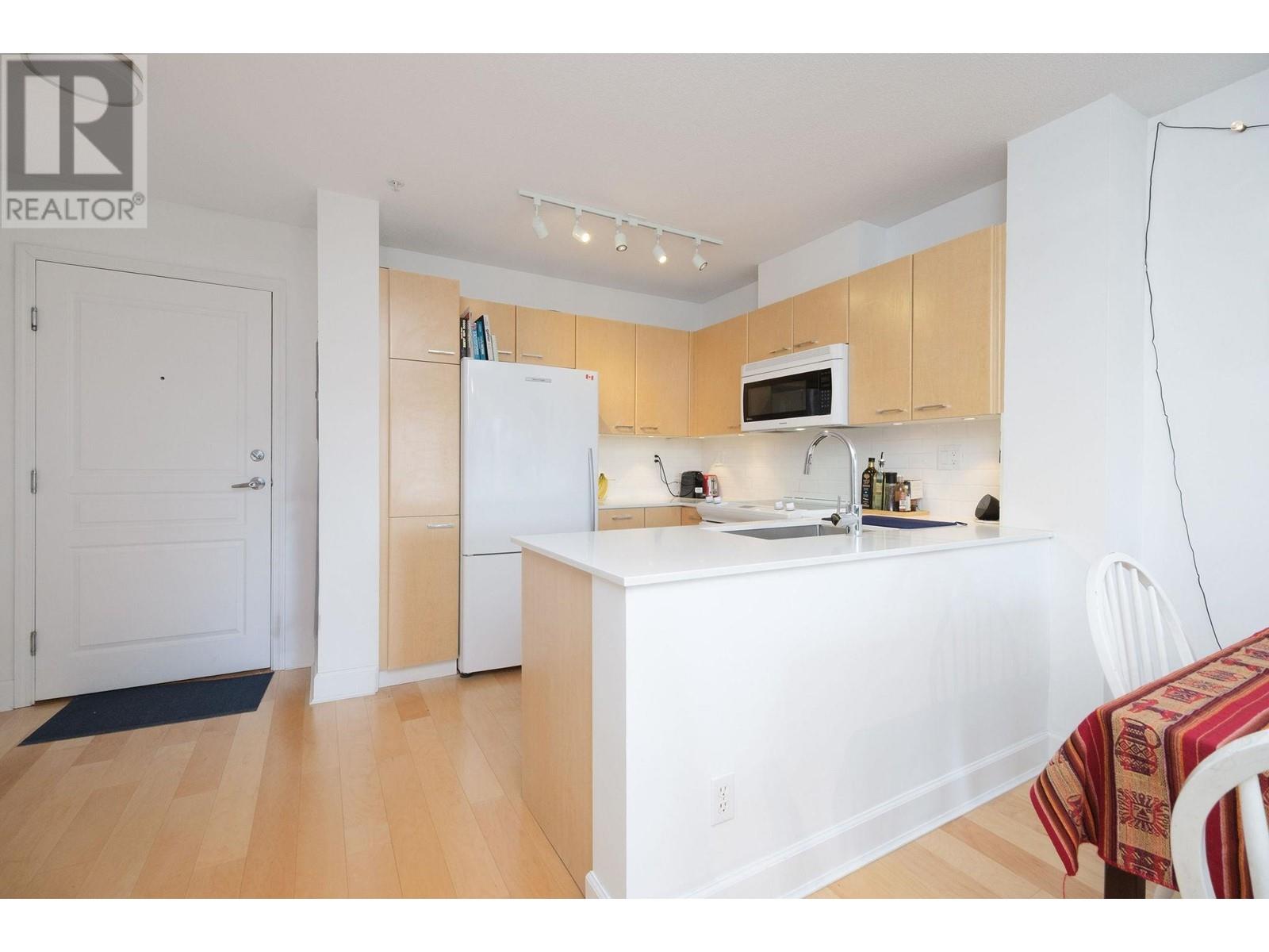 406 1989 Dunbar Street, Vancouver, British Columbia  V6R 4R5 - Photo 5 - R2995602