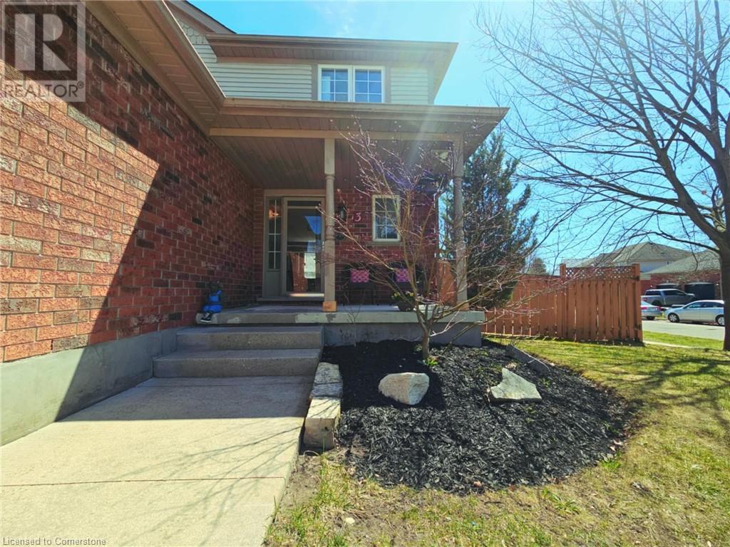 Property at 3 KARALEE Crescent image 3