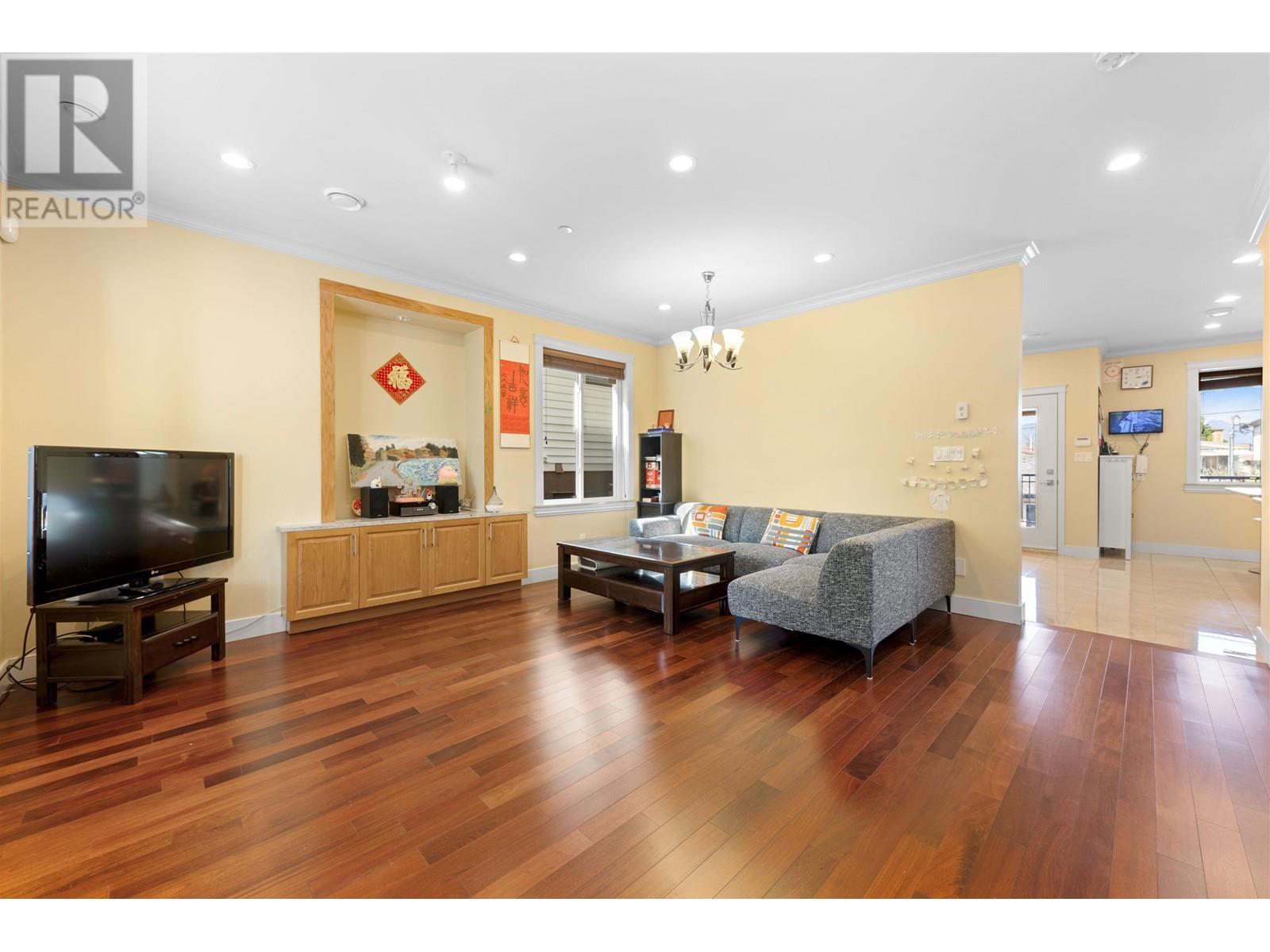 Property at 3333 E 28TH AVENUE image 3