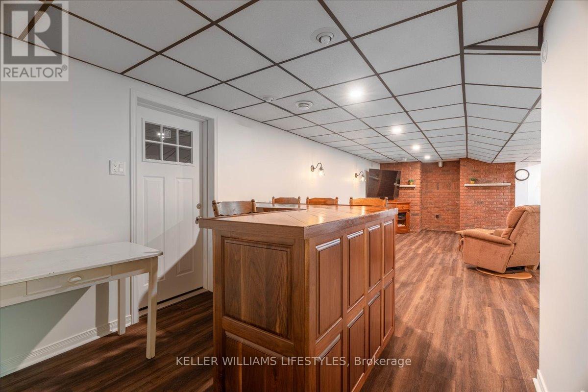 4609 Douglas Line, Plympton-Wyoming, Ontario  N0N 1J5 - Photo 25 - X12104815