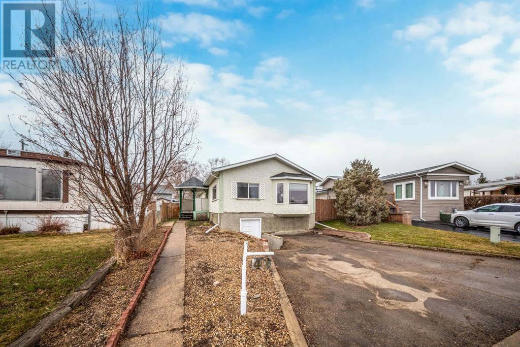 40 Hearthstone Drive, Lacombe, Alberta  T4L 1P6 - Photo 2 - A2213978