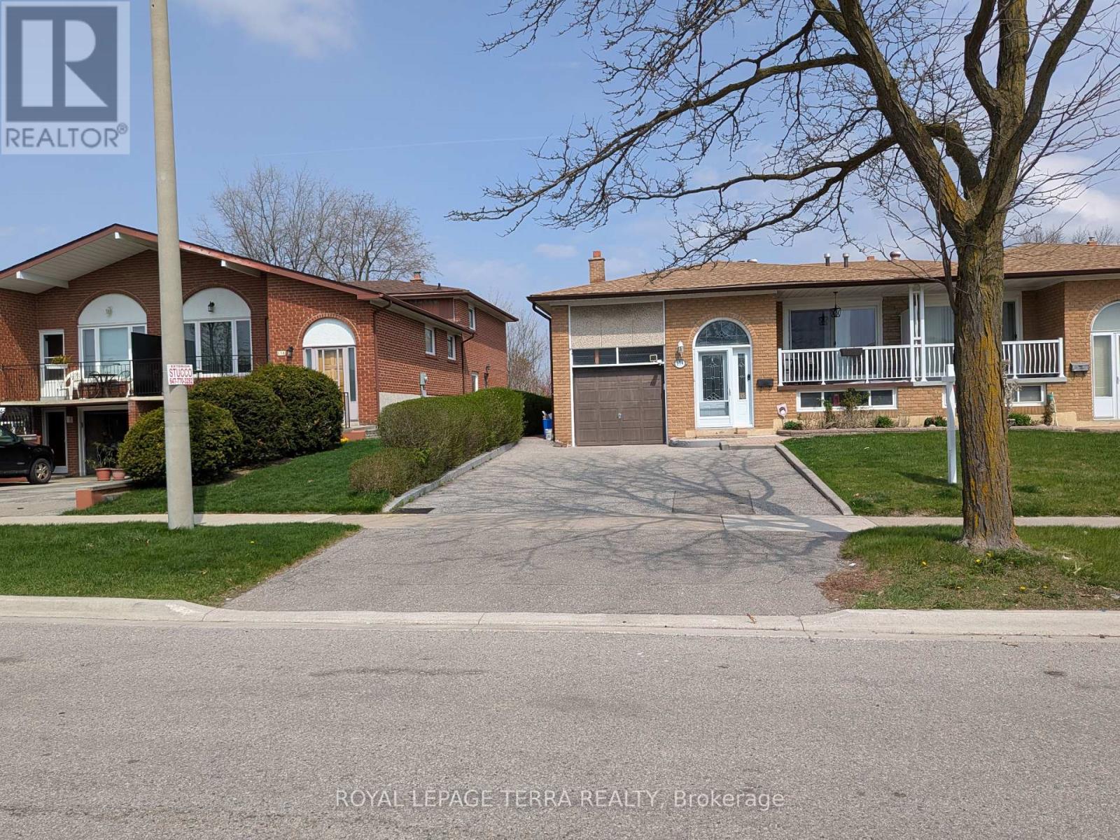 Property at 174 ANDREW PARK image 2