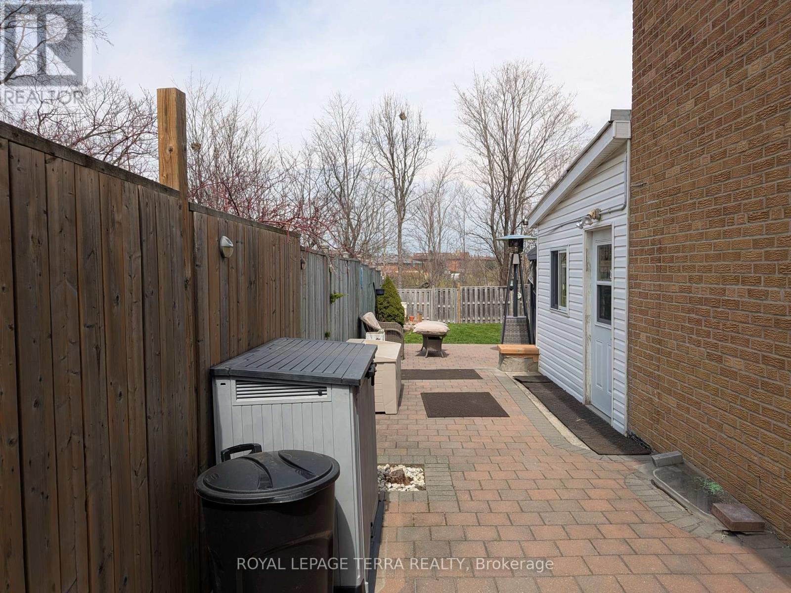 Property at 174 ANDREW PARK image 4