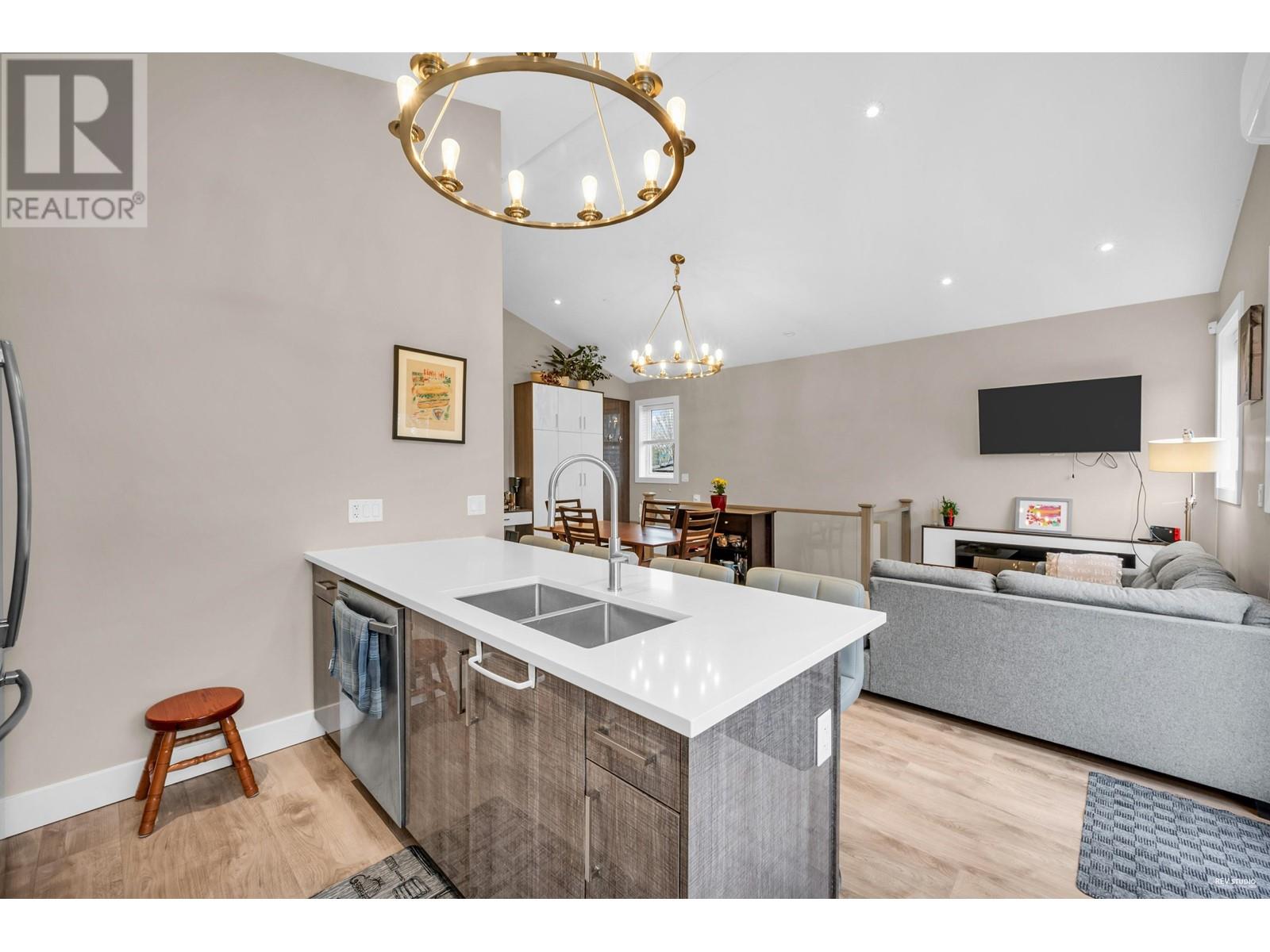 2745 Duke Street, Vancouver, British Columbia  V5R 4S8 - Photo 12 - R2987735