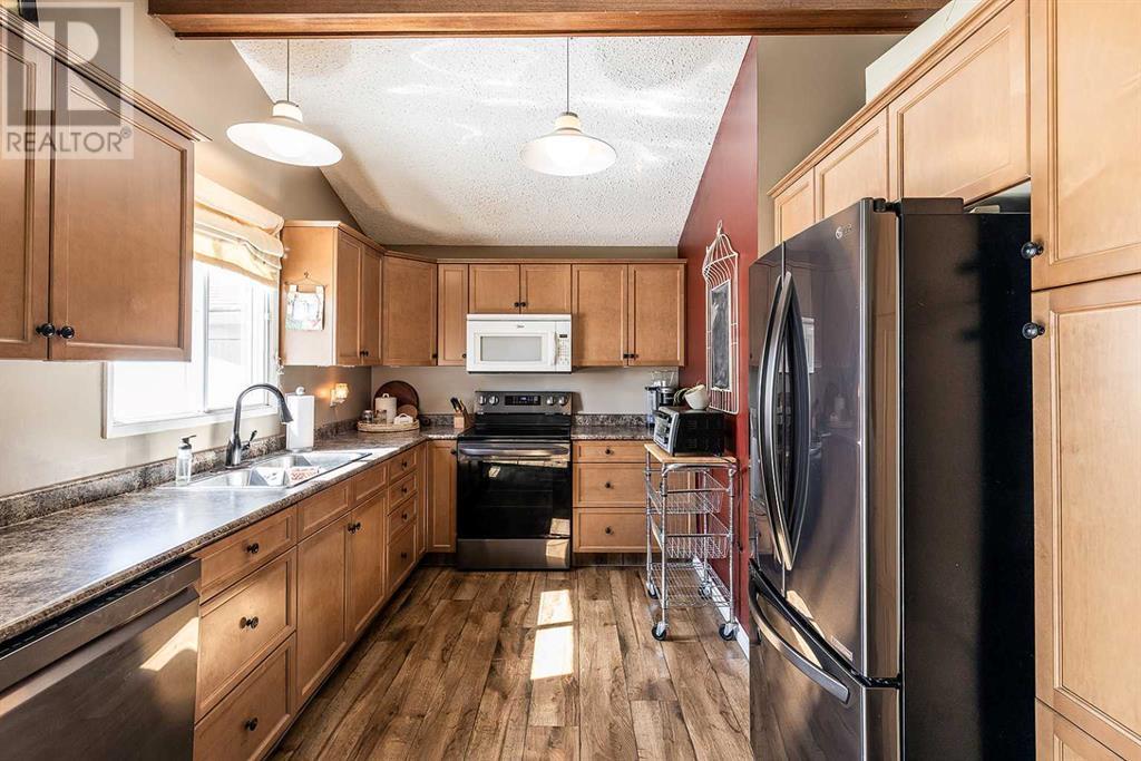 46 Cooper Road Se, Medicine Hat, Alberta  T1B 1K6 - Photo 4 - A2215684