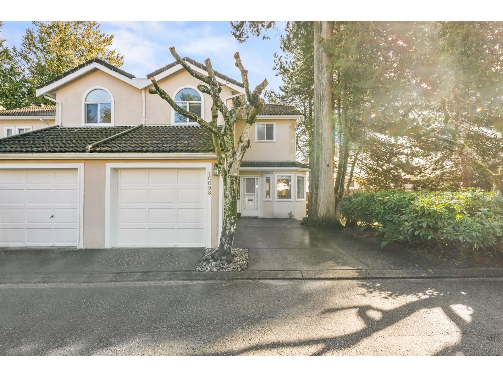 1 10098 154 Street, Surrey, British Columbia  V3R 4J6 - Photo 1 - R2995693