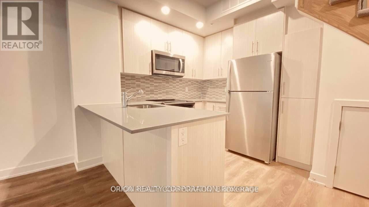 13 - 3482 Widdicombe Way, Mississauga, Ontario  L5L 0B8 - Photo 2 - W12110521