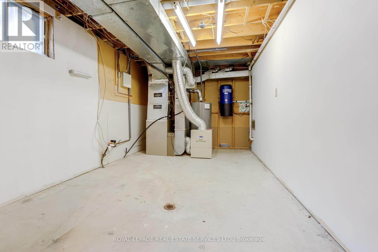 716 Cameron Court, Mississauga, Ontario  L5C 3B9 - Photo 21 - W12110527