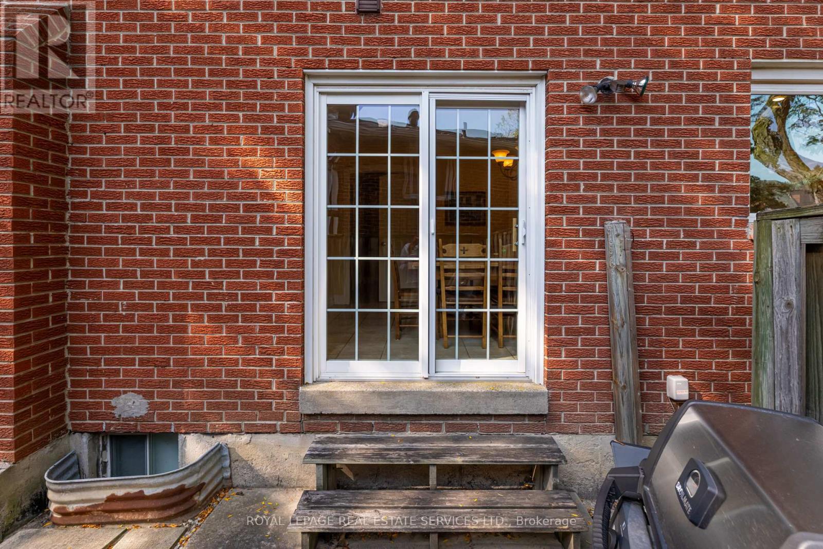 716 Cameron Court, Mississauga, Ontario  L5C 3B9 - Photo 24 - W12110527