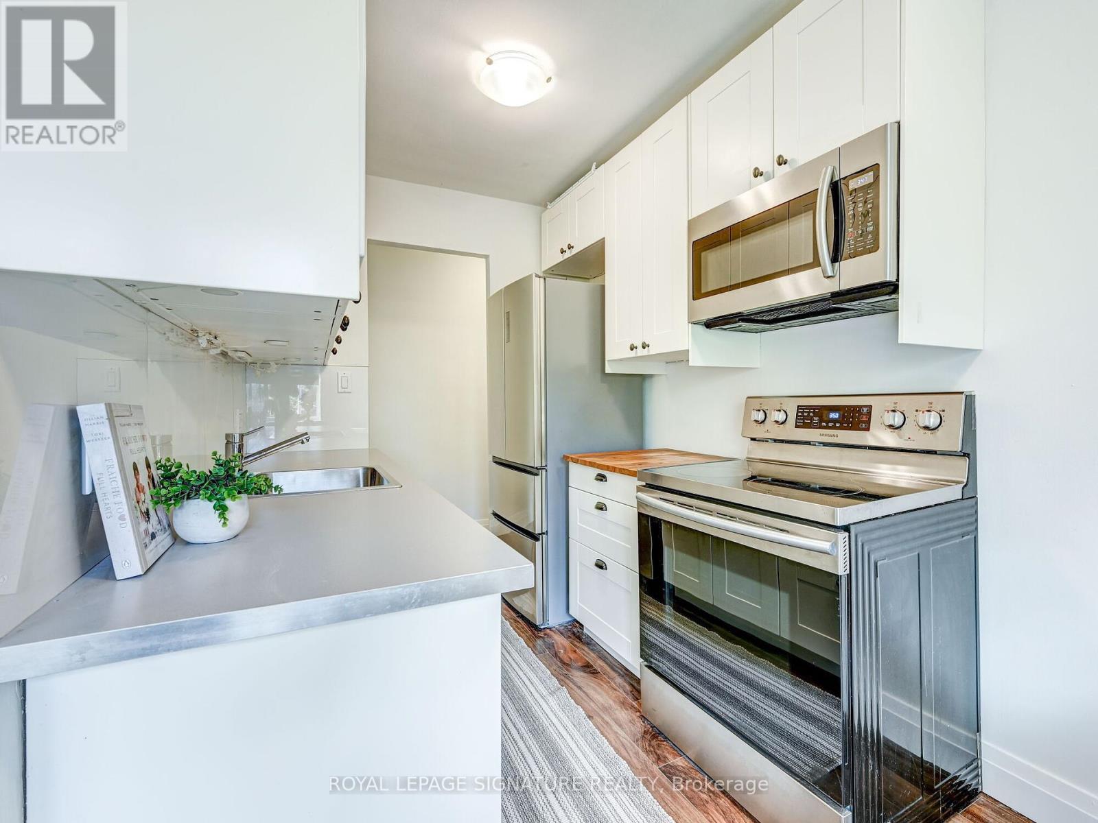 40 Cavell Avenue, Toronto, Ontario  M8V 1P2 - Photo 14 - W12110534
