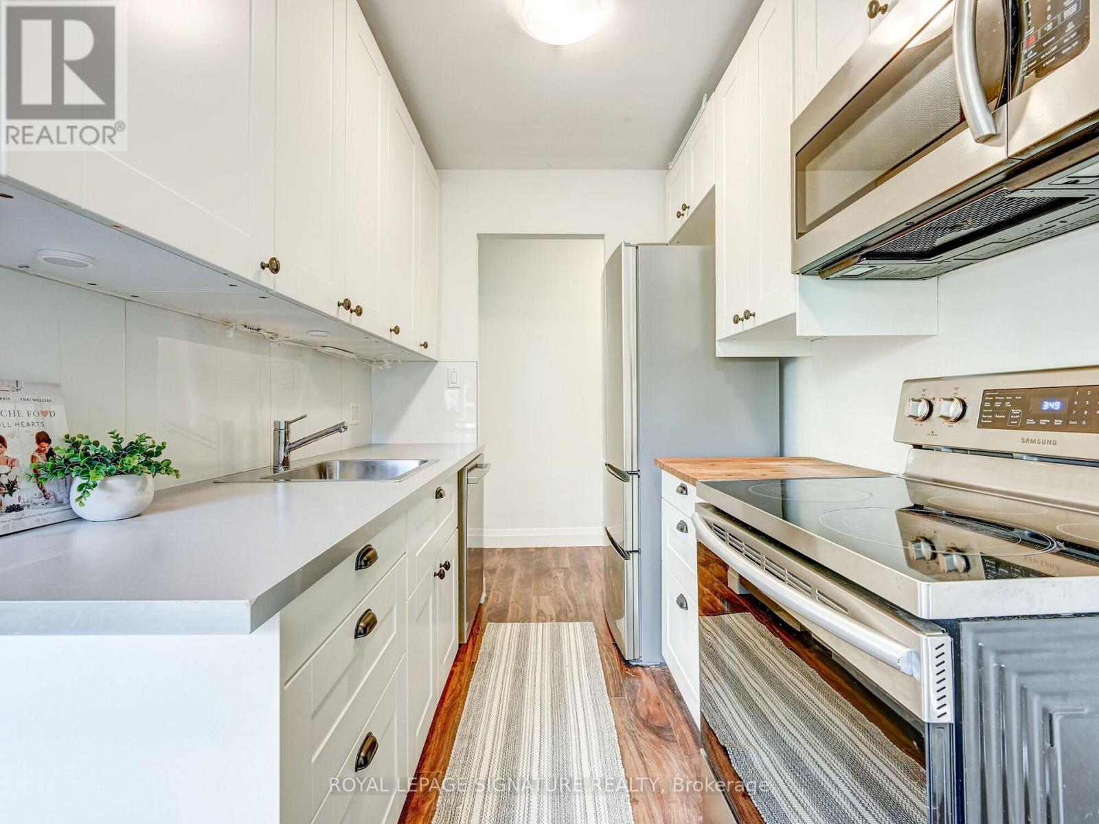 40 Cavell Avenue, Toronto, Ontario  M8V 1P2 - Photo 15 - W12110534