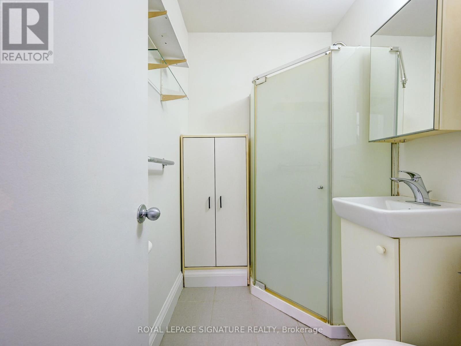 40 Cavell Avenue, Toronto, Ontario  M8V 1P2 - Photo 31 - W12110534