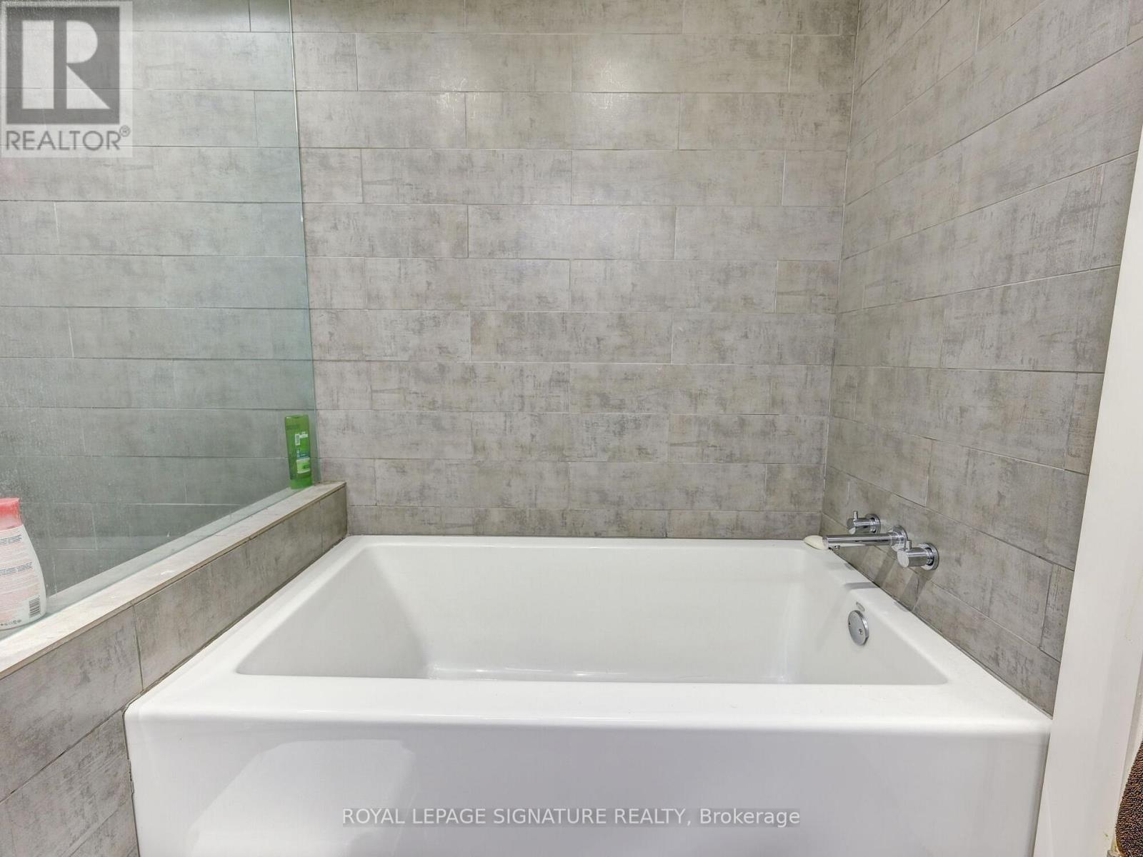40 Cavell Avenue, Toronto, Ontario  M8V 1P2 - Photo 38 - W12110534