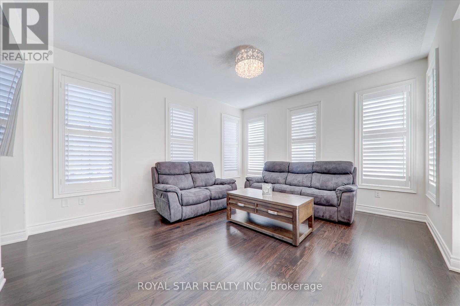 16 Vetch Street, Brampton, Ontario  L6Y 6C2 - Photo 10 - W12110567