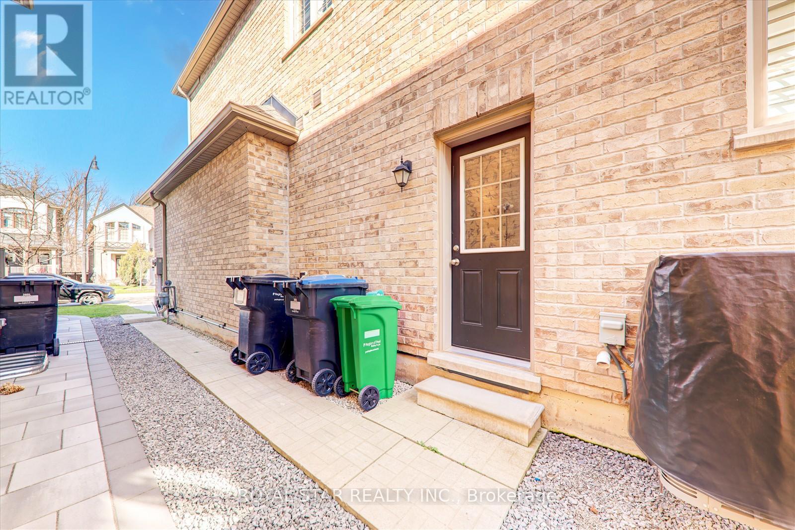 16 Vetch Street, Brampton, Ontario  L6Y 6C2 - Photo 39 - W12110567