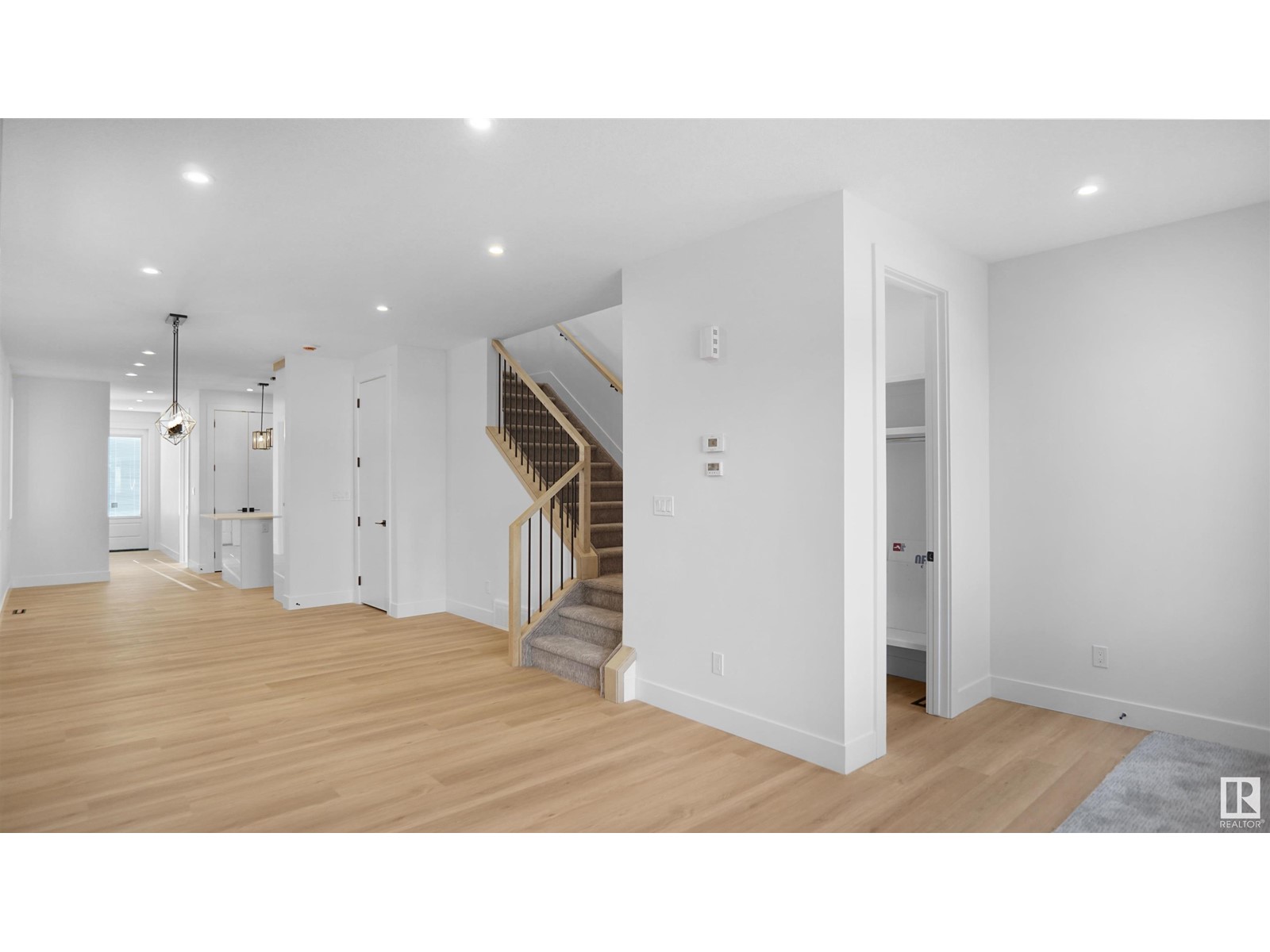 Property at 11708 126 ST NW image 3