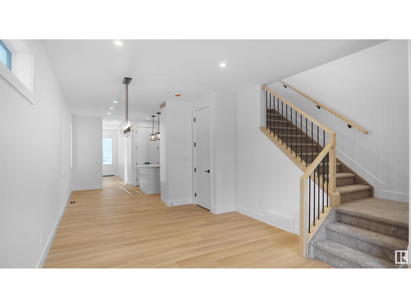 Property at 11708 126 ST NW image 4