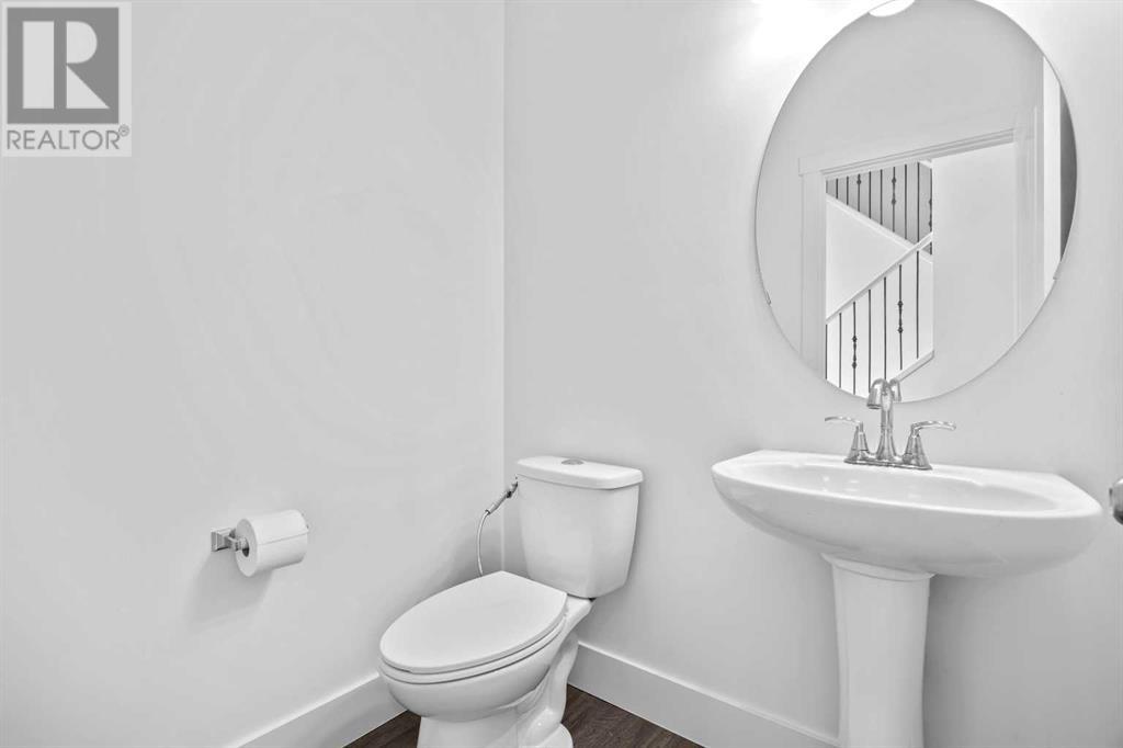 Property at 17 Covecreek Mews NE image 4