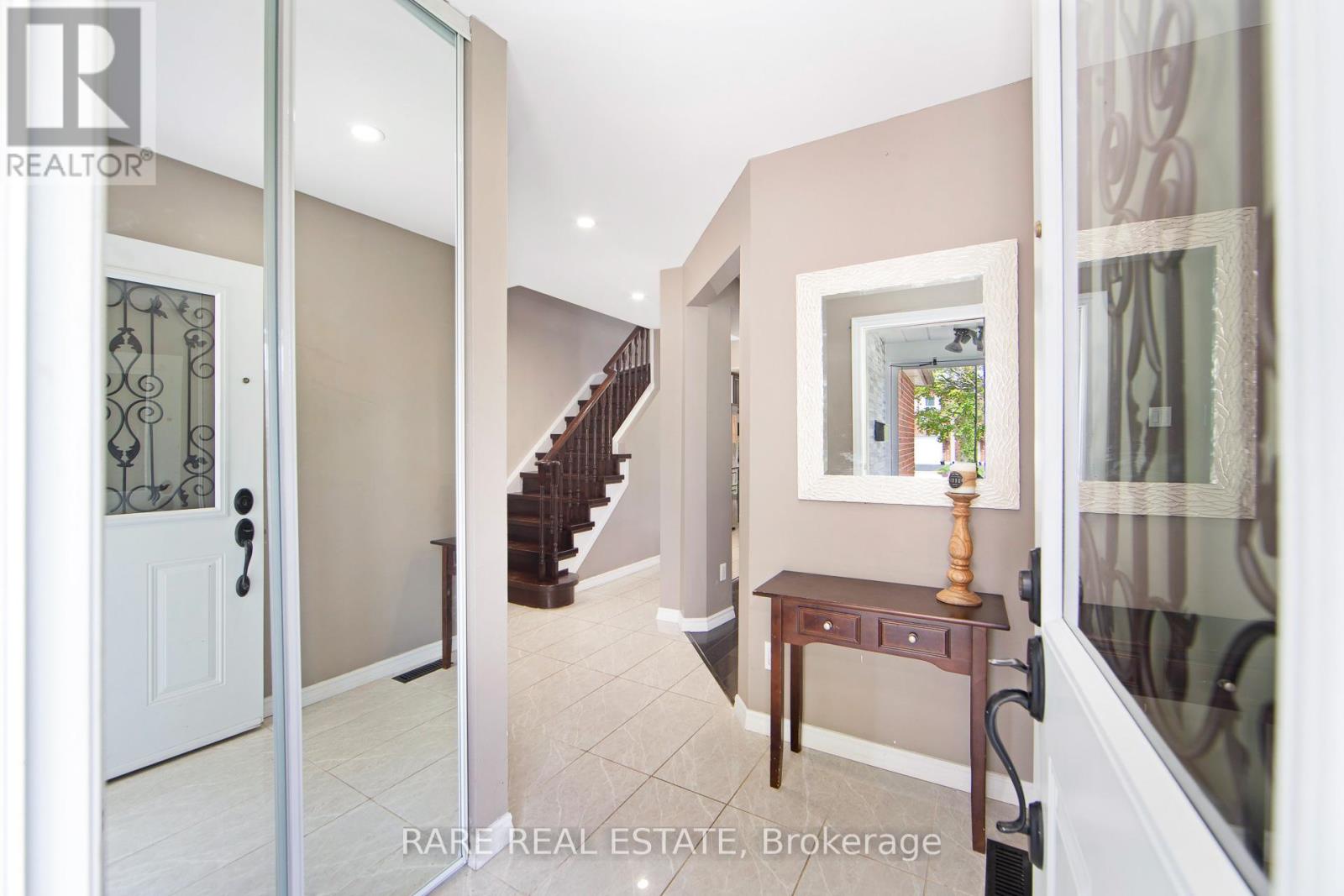 Property at 33 FIELDSIDE DRIVE image 5