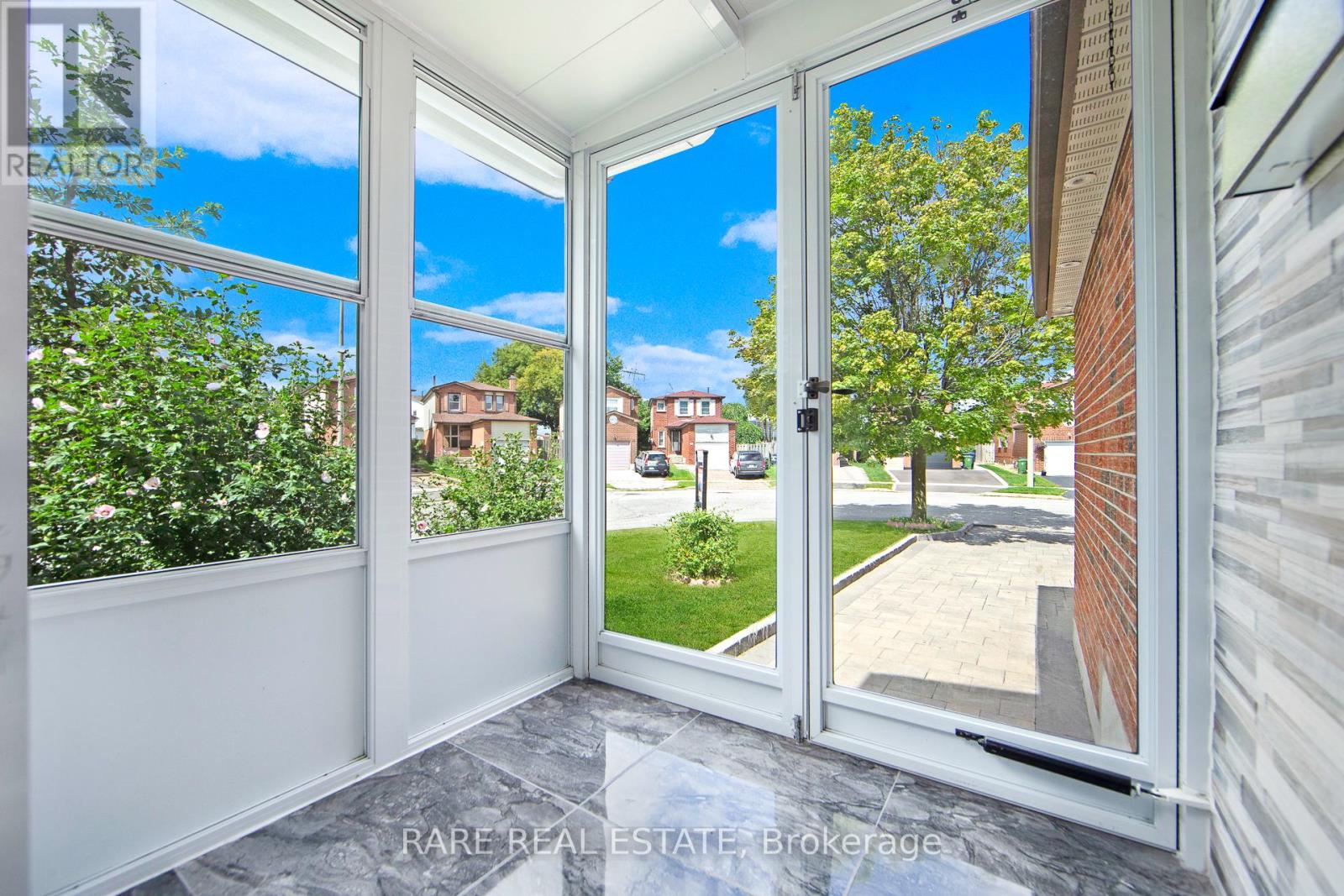 Property at 33 FIELDSIDE DRIVE image 4