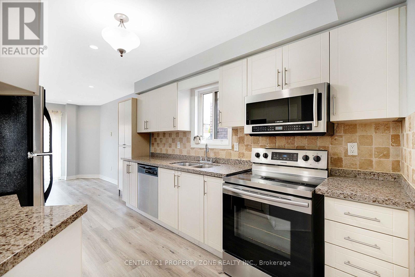 Upper - 3893 Manatee Way, Mississauga, Ontario  L5M 6P7 - Photo 9 - W12092180