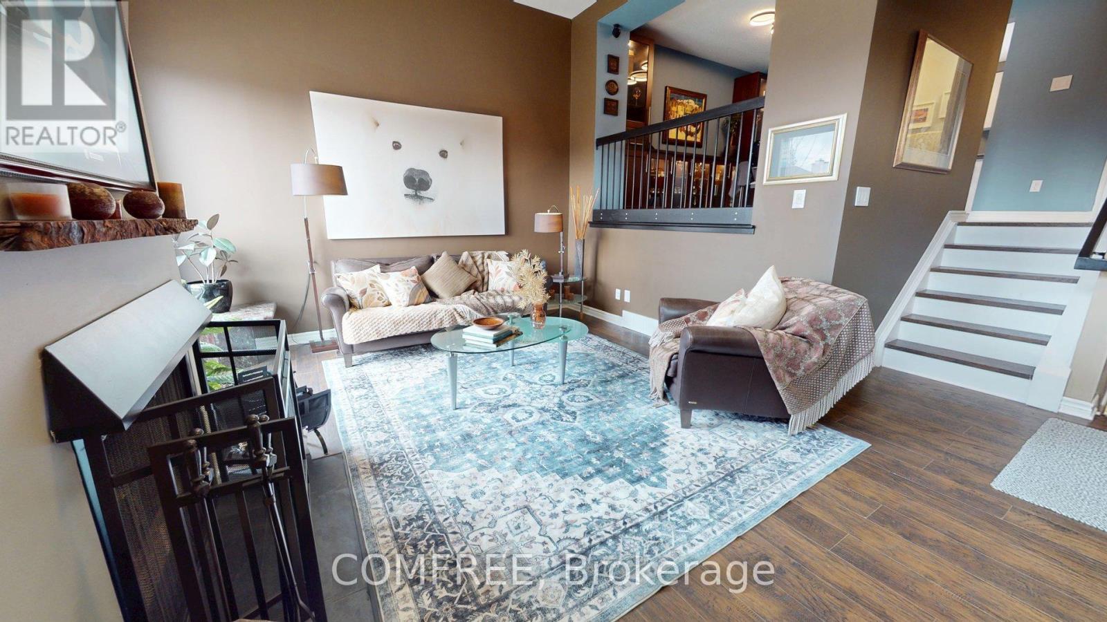 Property at 108 ESTERLAWN PRIVATE image 3
