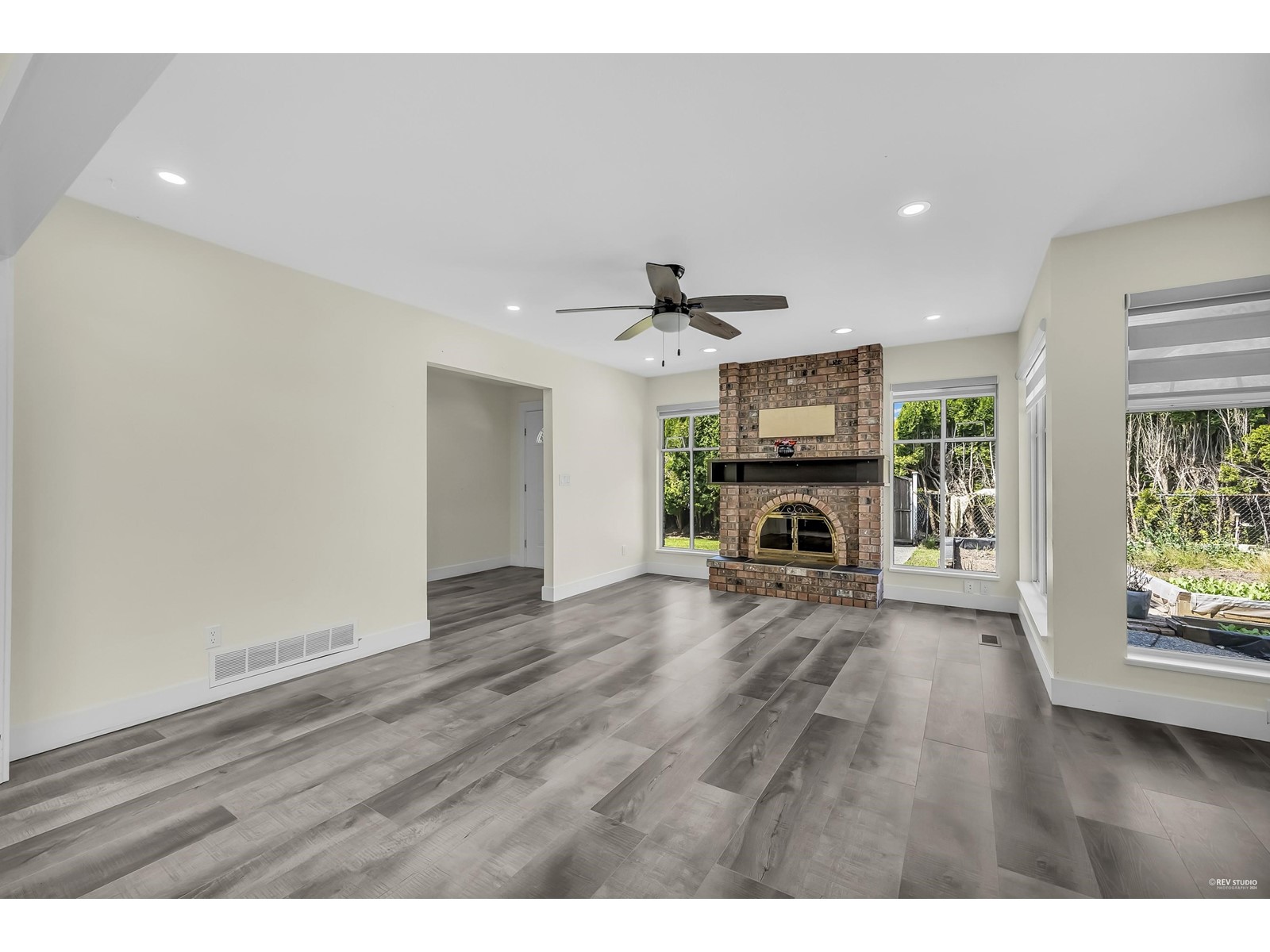 Property at 1988 140 STREET image 3