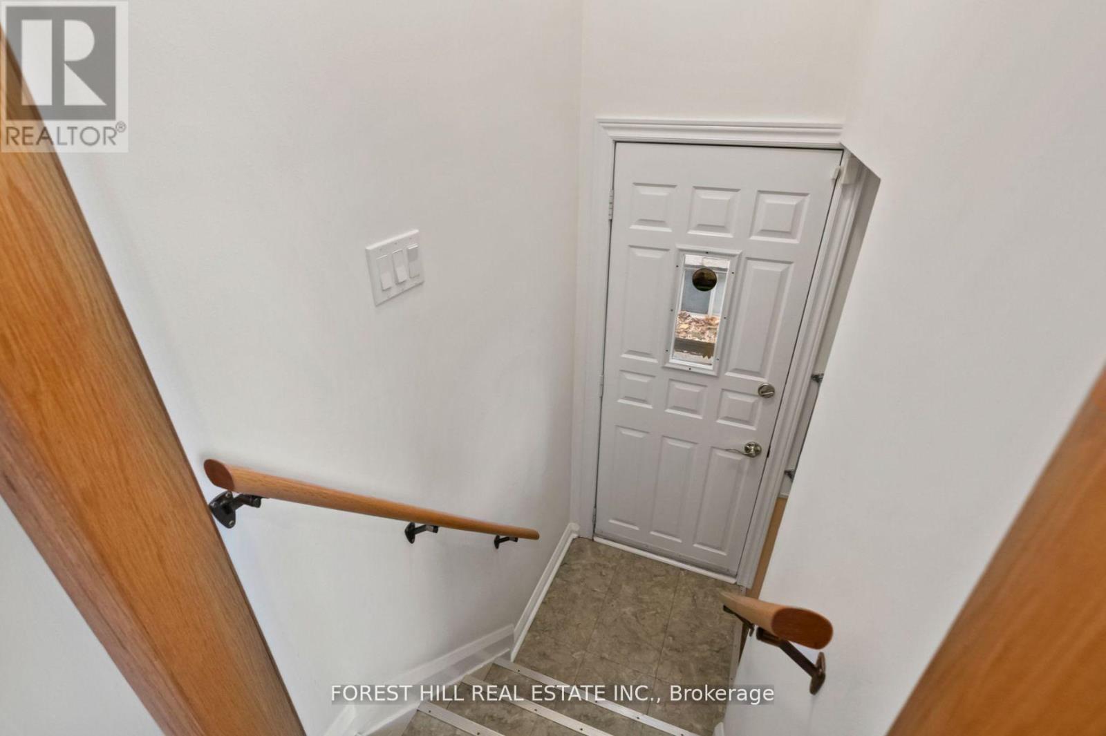 161 Parkhurst Boulevard, Toronto, Ontario  M4G 2E9 - Photo 14 - C12101908