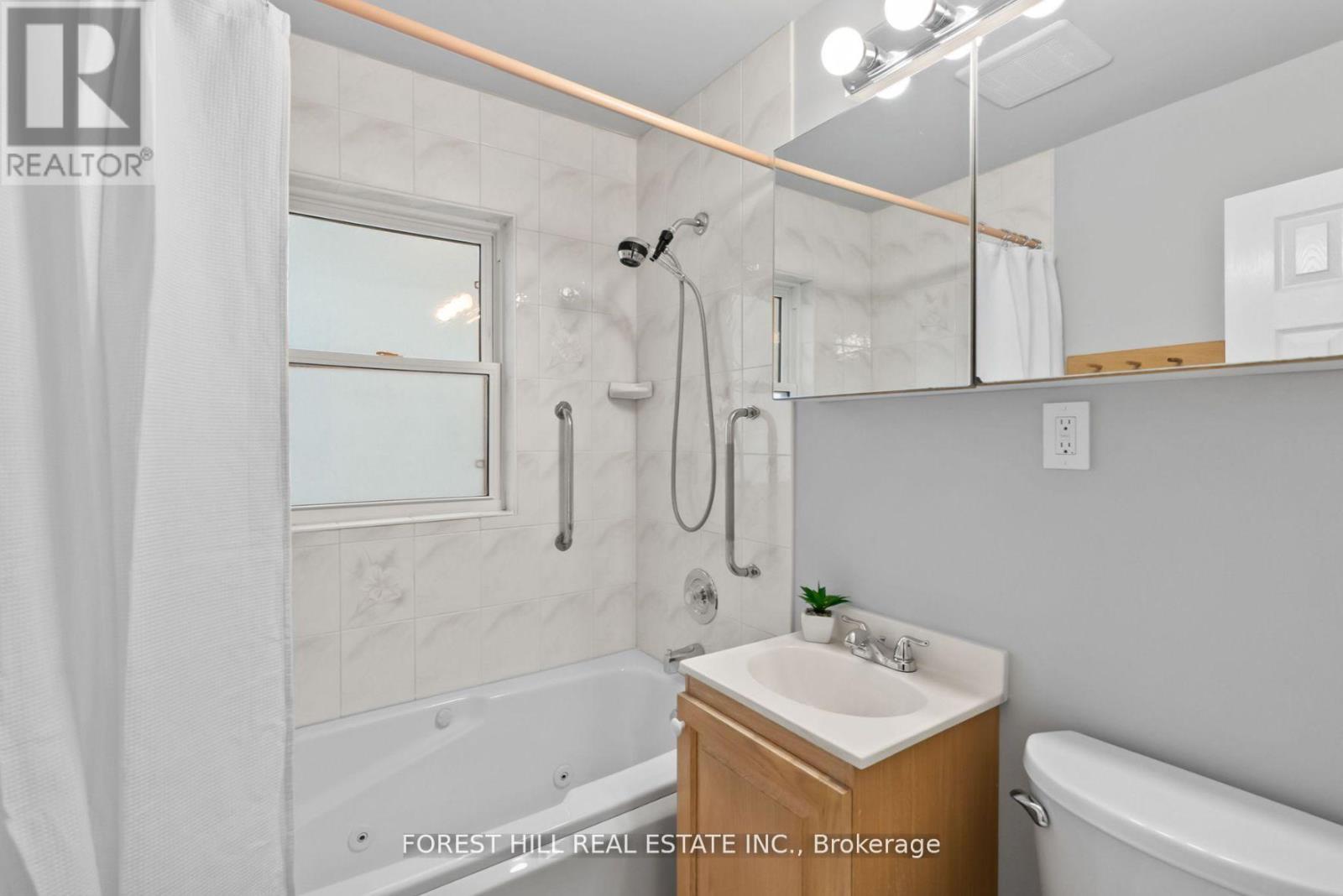 161 Parkhurst Boulevard, Toronto, Ontario  M4G 2E9 - Photo 11 - C12101908