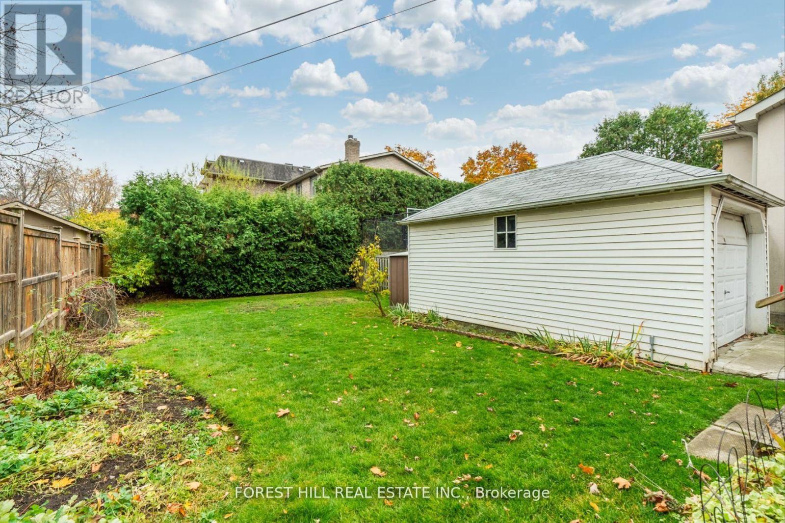 161 Parkhurst Boulevard, Toronto, Ontario  M4G 2E9 - Photo 22 - C12101908