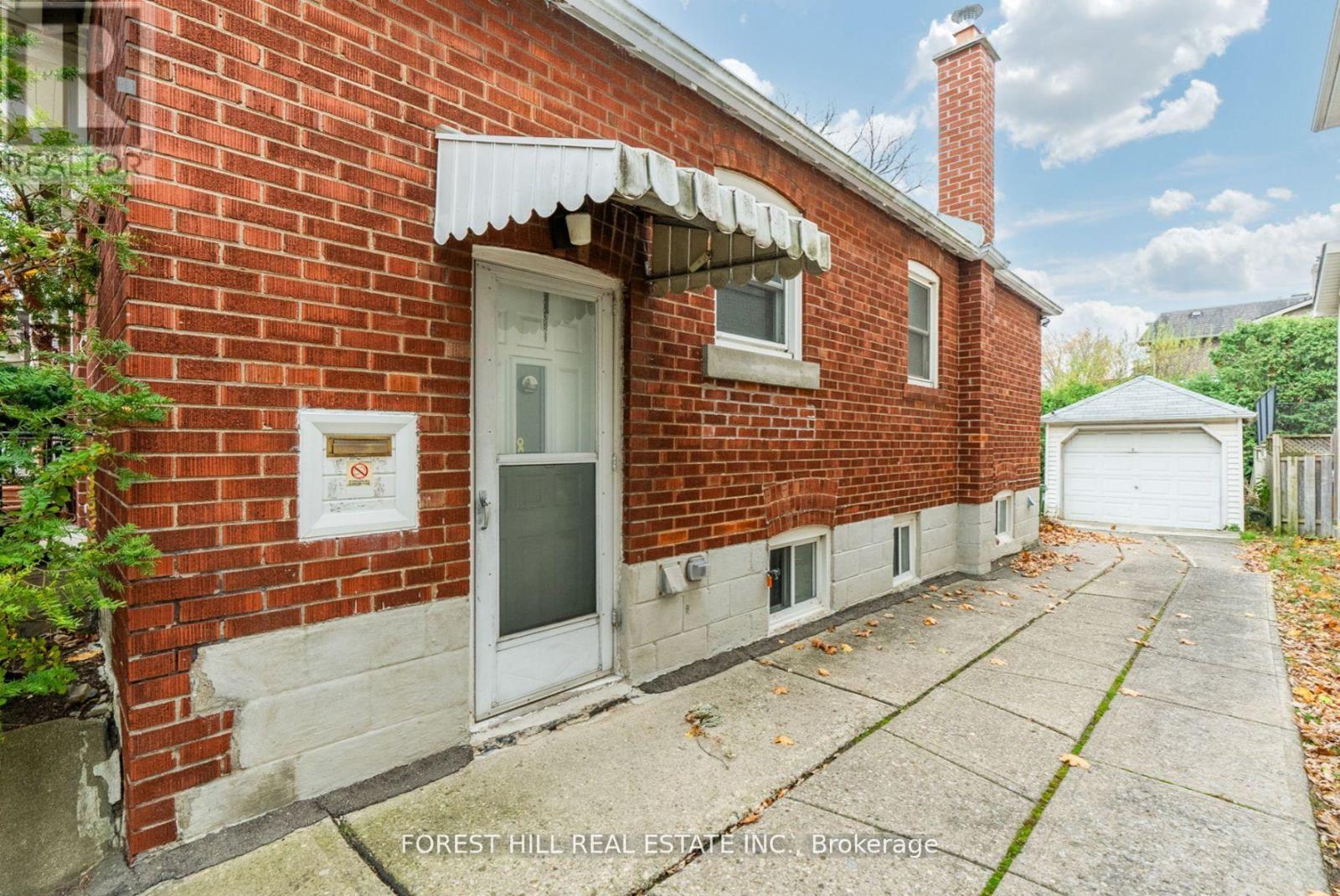 161 Parkhurst Boulevard, Toronto, Ontario  M4G 2E9 - Photo 24 - C12101908
