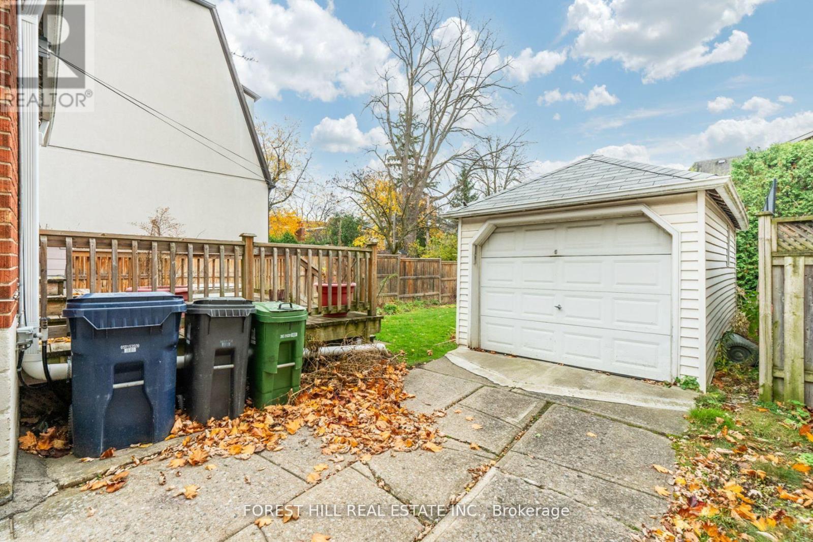 161 Parkhurst Boulevard, Toronto, Ontario  M4G 2E9 - Photo 23 - C12101908