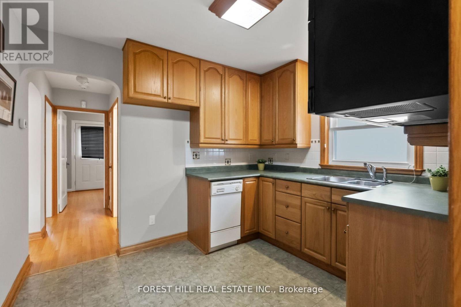 161 Parkhurst Boulevard, Toronto, Ontario  M4G 2E9 - Photo 7 - C12101908