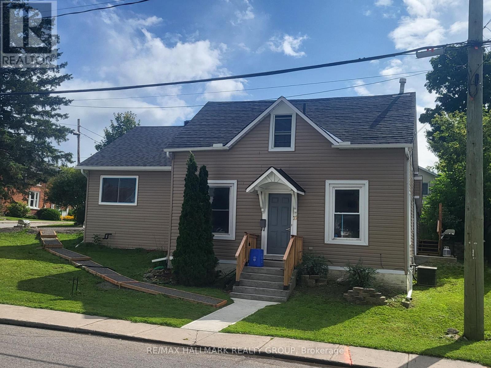21 Elgin Street E, Arnprior, Ontario  K7S 1M8 - Photo 2 - X12005922
