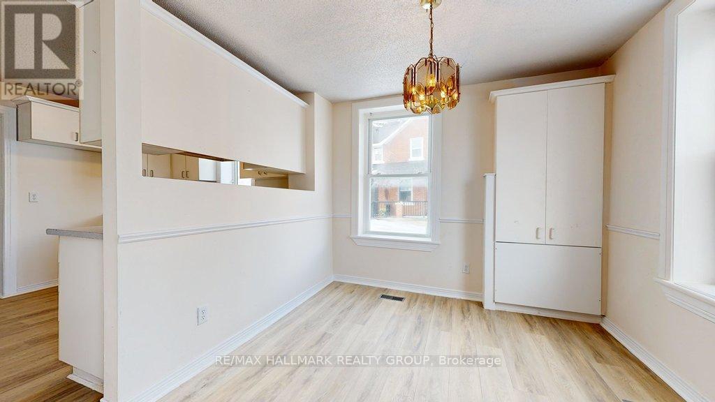 21 Elgin Street E, Arnprior, Ontario  K7S 1M8 - Photo 7 - X12005922