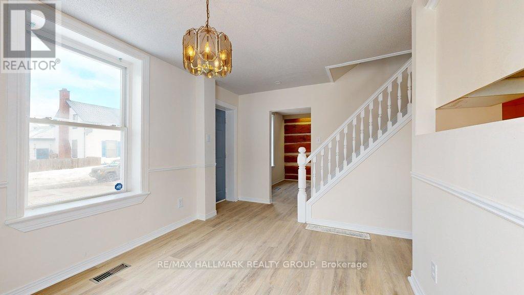 21 Elgin Street E, Arnprior, Ontario  K7S 1M8 - Photo 8 - X12005922