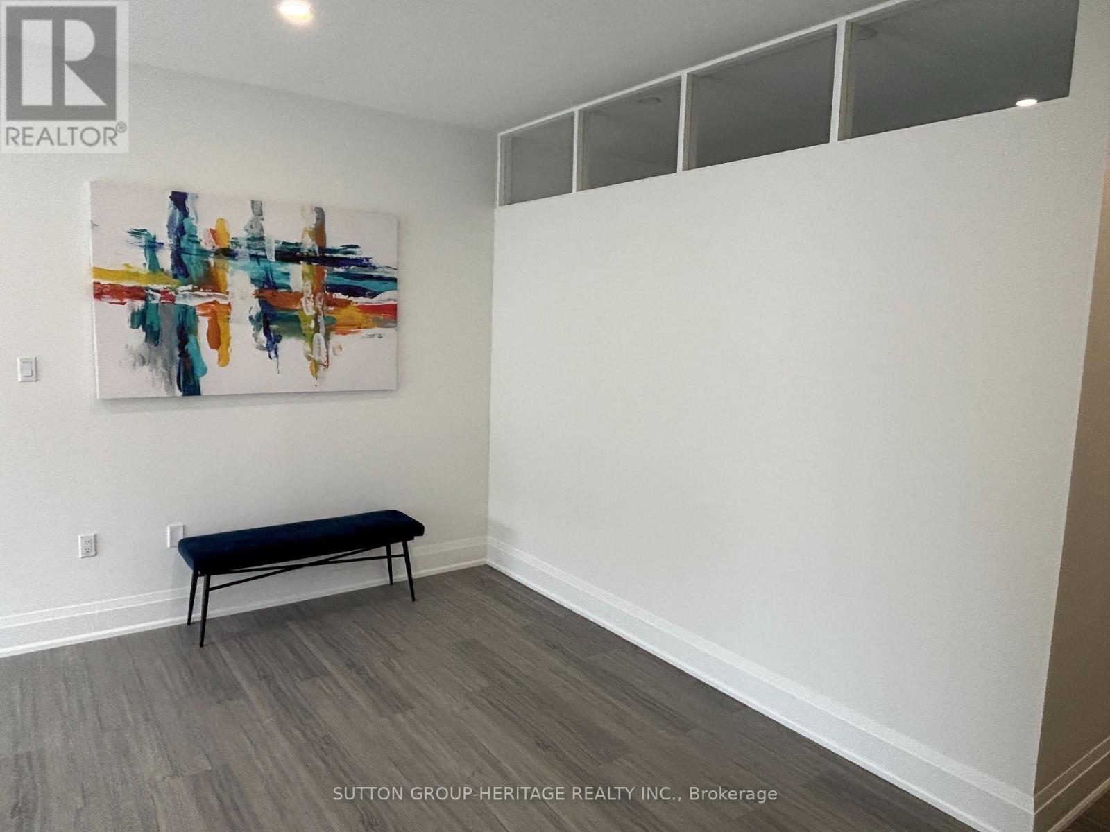 25 St Gaspar Court, Toronto, Ontario  M9L 1K9 - Photo 5 - W12110692