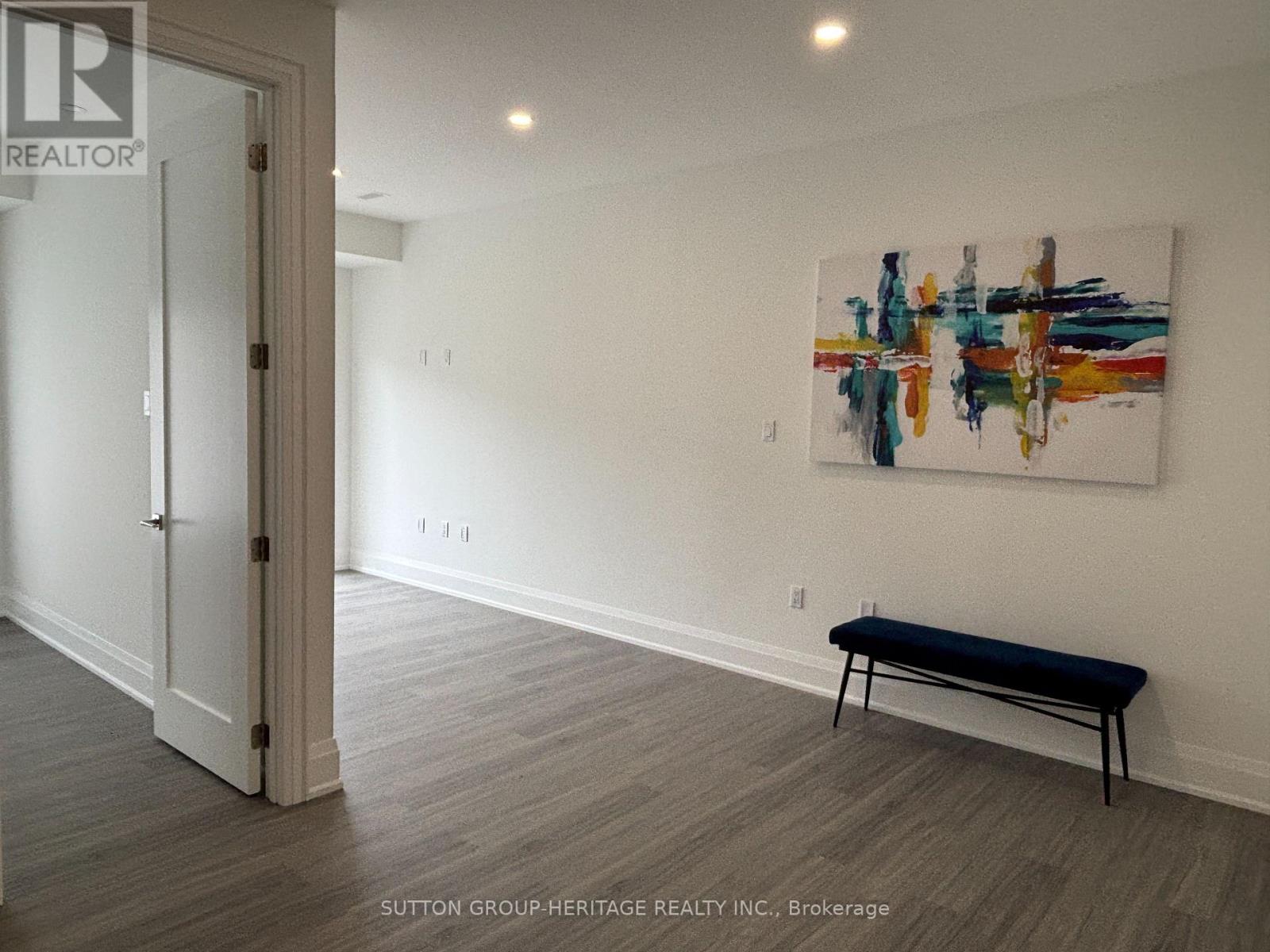 25 St Gaspar Court, Toronto, Ontario  M9L 1K9 - Photo 6 - W12110692