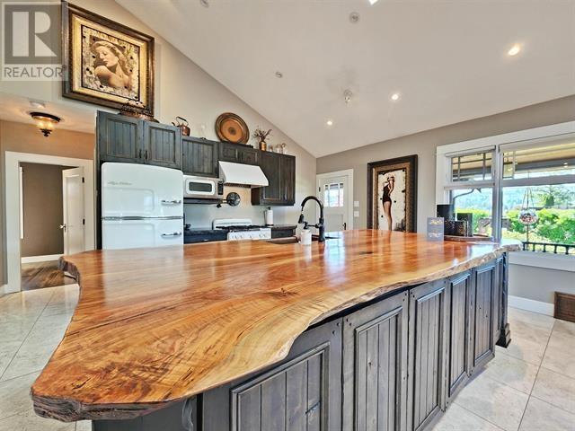 Property at 683 ST LAURENT AVENUE image 3