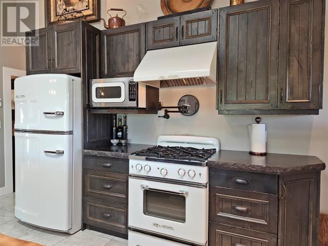 Property at 683 ST LAURENT AVENUE image 5