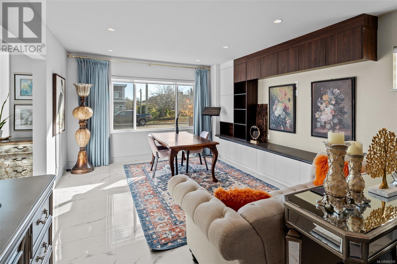 Property at 2328 Dunlevy St image 3