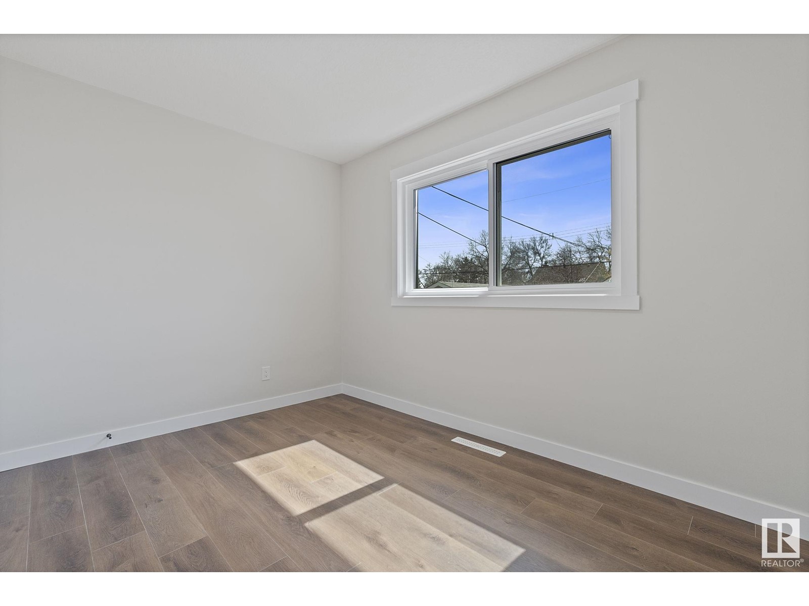 9809/9811 89 Av Nw, Edmonton, Alberta  T6E 2S3 - Photo 26 - E4433075