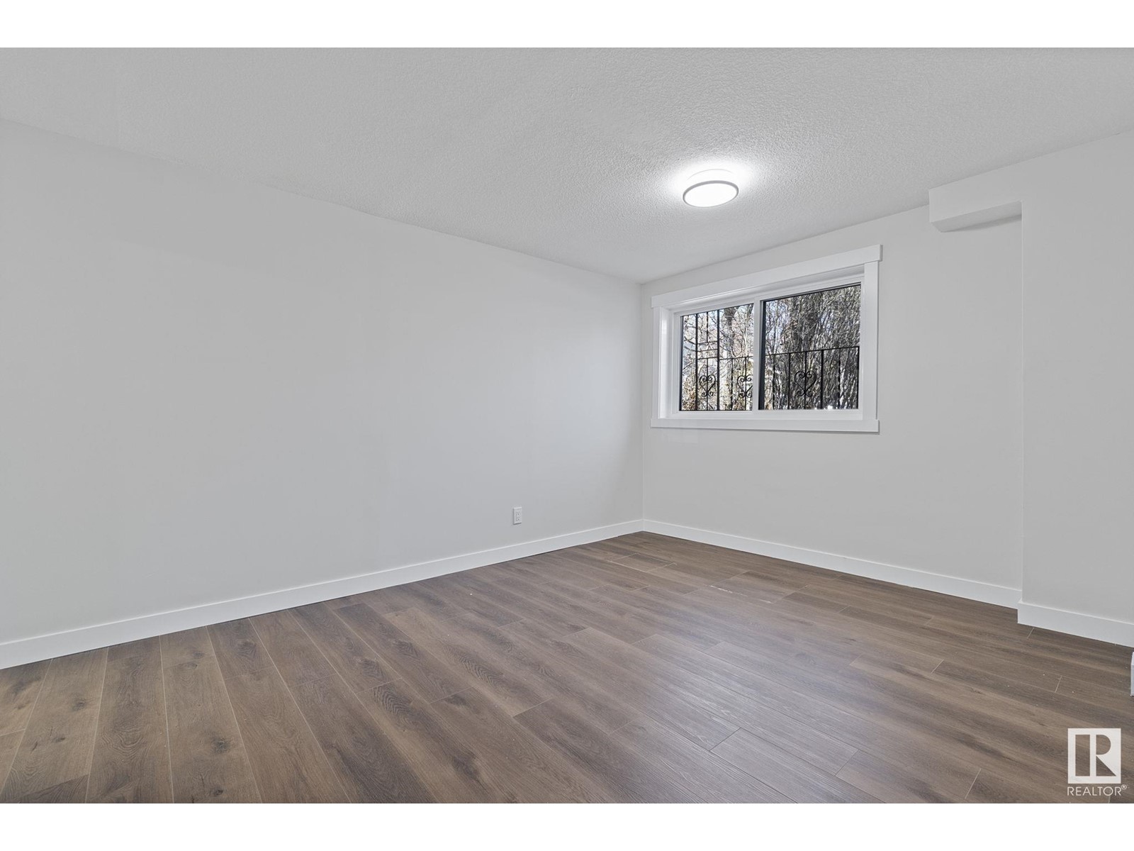 9809/9811 89 Av Nw, Edmonton, Alberta  T6E 2S3 - Photo 37 - E4433075