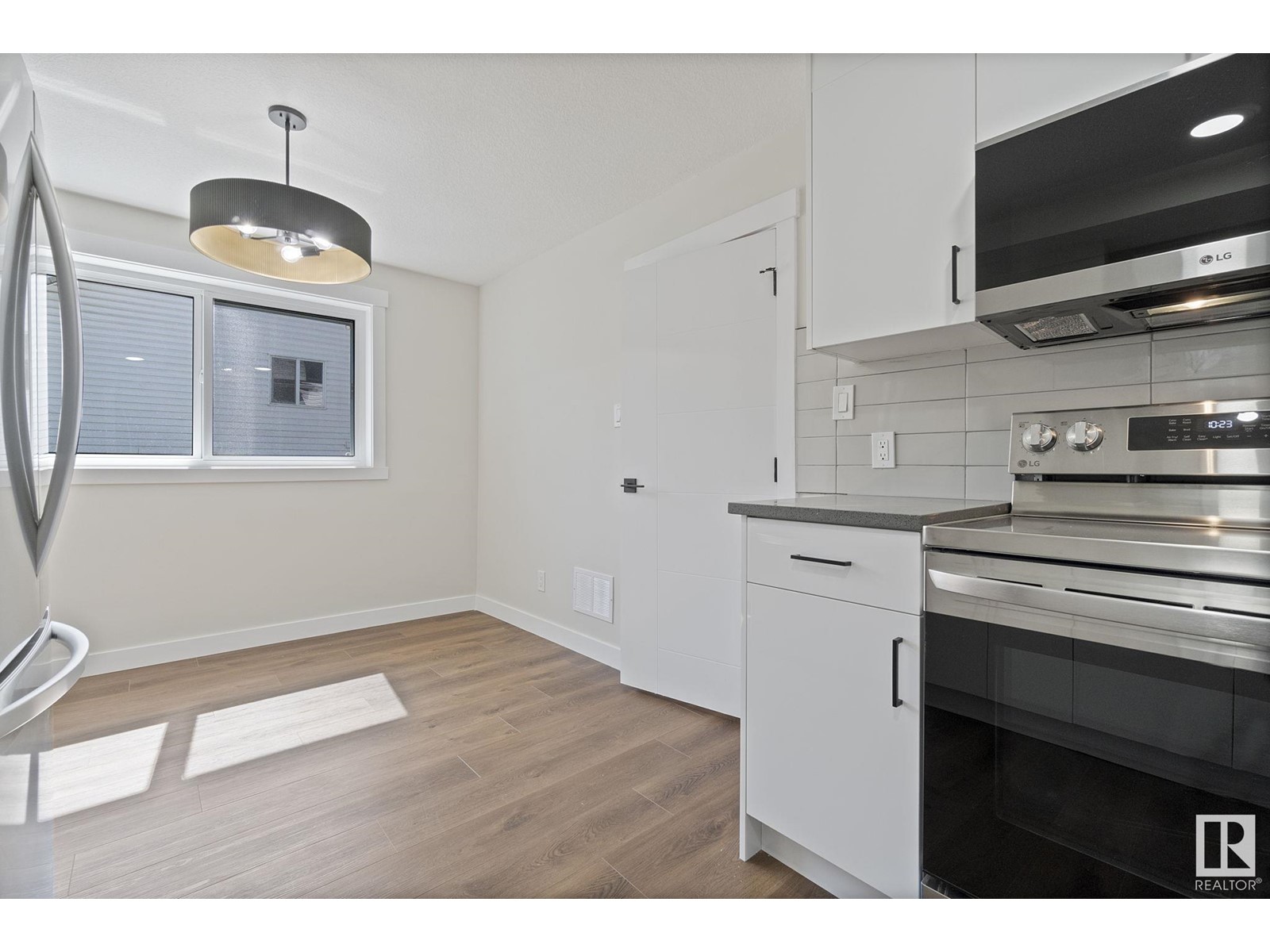 9809/9811 89 Av Nw, Edmonton, Alberta  T6E 2S3 - Photo 58 - E4433075