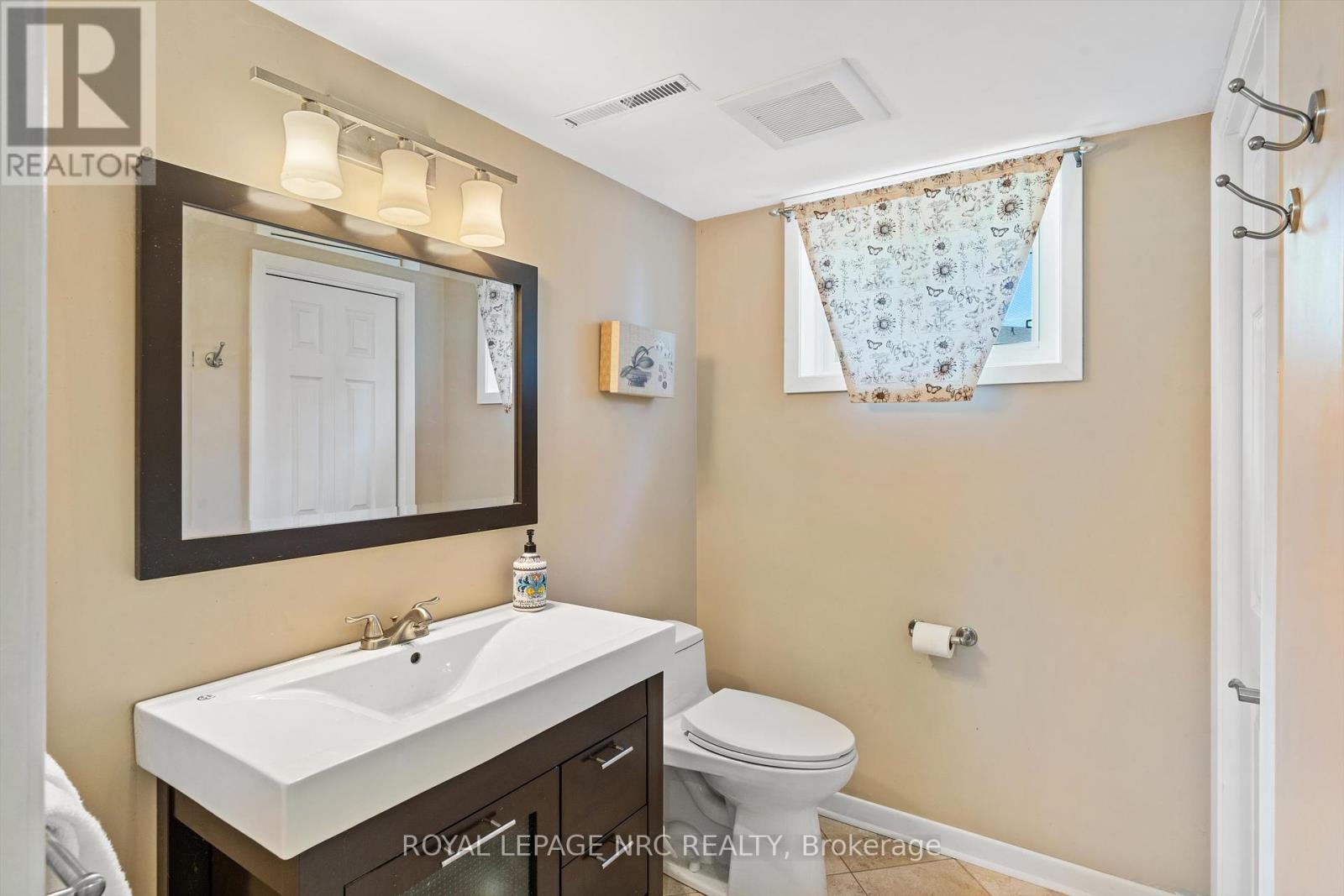 34 Crown Street, St. Catharines, Ontario  L2M 3L3 - Photo 27 - X12110739