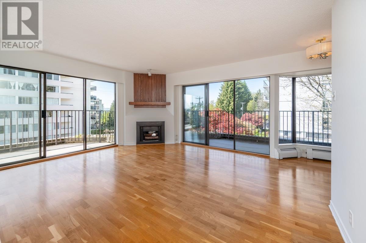 401 747 17th Street, West Vancouver, British Columbia  V7V 3T4 - Photo 3 - R2995653