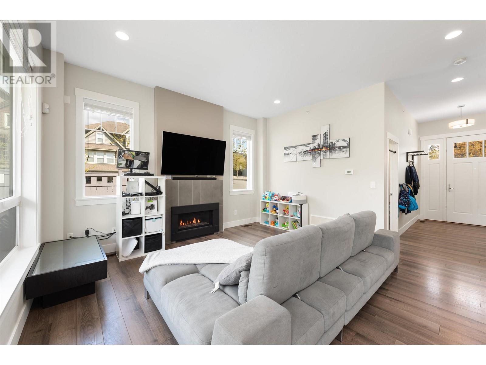 23833 110 AVENUE, Maple Ridge, British Columbia