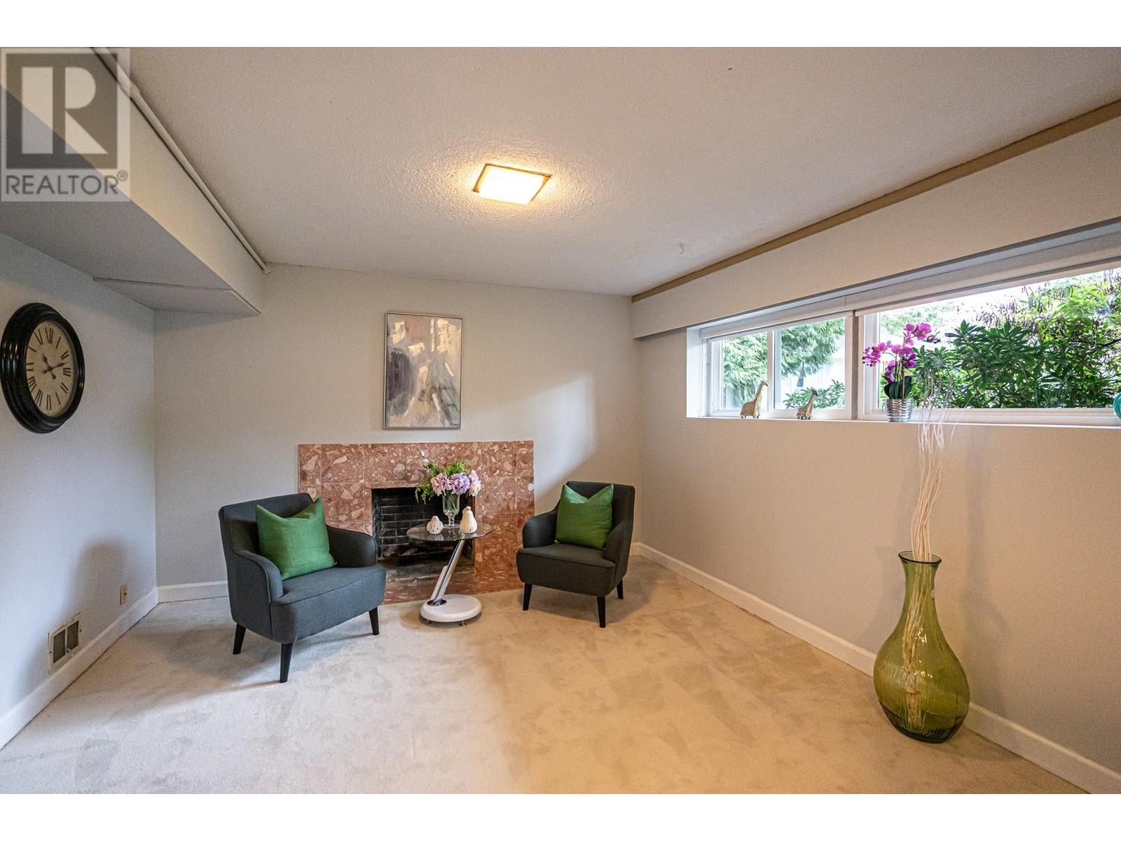 916 Glenacre Court, Port Moody, British Columbia  V3H 1K1 - Photo 8 - R2995674